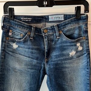 Gently used AG jeans, size 26, The Middi Ankle, mid-rise legging ankle fit.